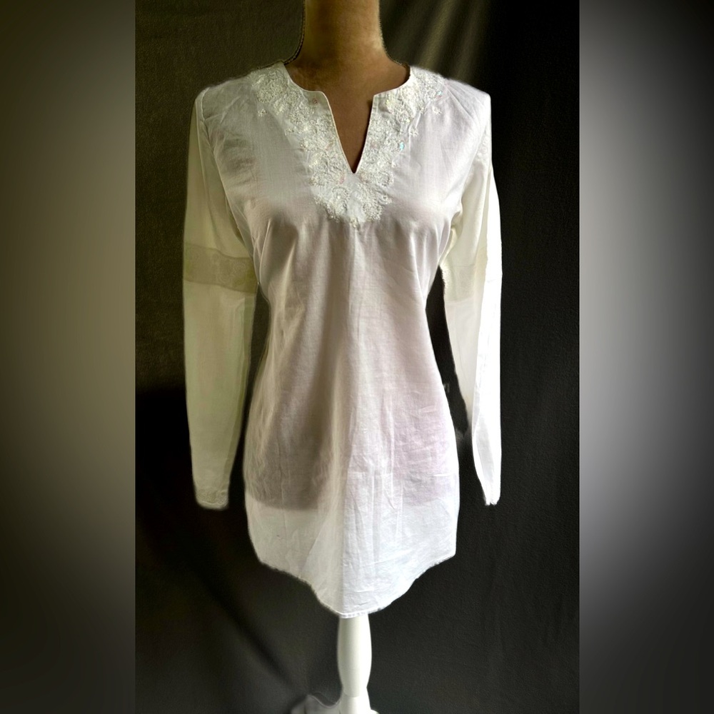 Embroidered white tunic /6-8 women